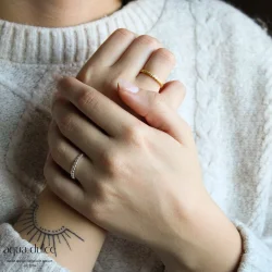 Forgyldt ring med sten